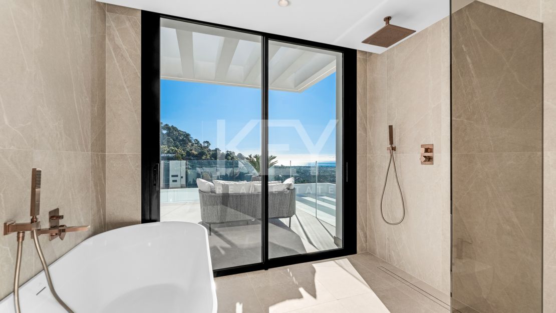 Ultra-modern villa with panoramic views in El Madroñal, Benahavís