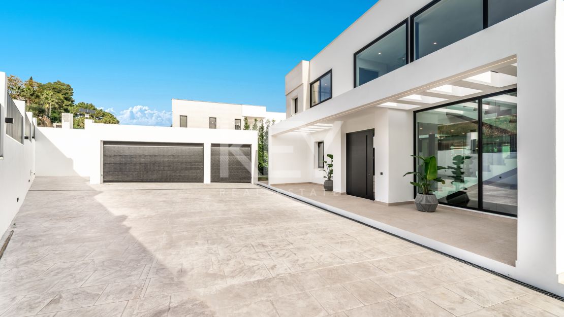 Ultra-modern villa with panoramic views in El Madroñal, Benahavís