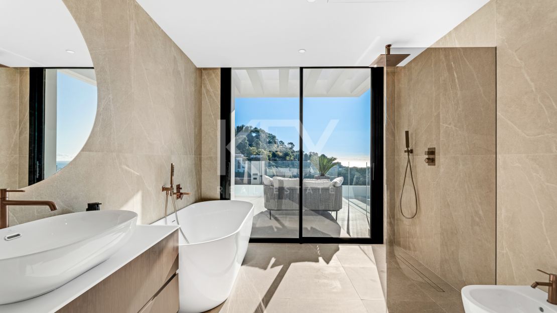 Ultra-modern villa with panoramic views in El Madroñal, Benahavís