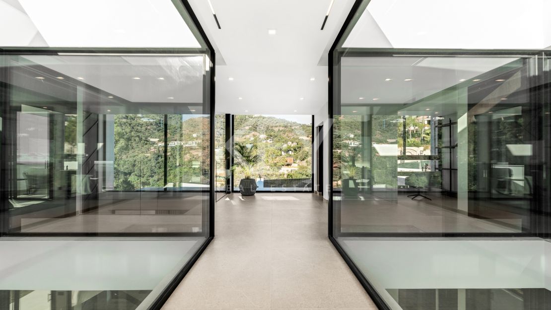 Ultra-modern villa with panoramic views in El Madroñal, Benahavís