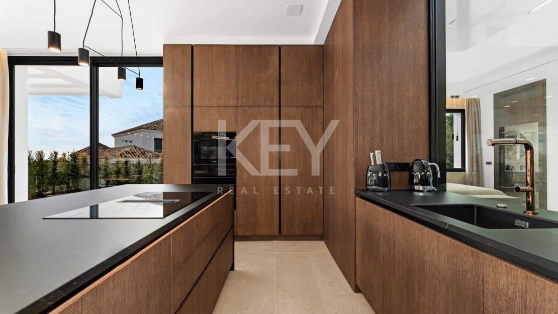 Ultra-modern villa with panoramic views in El Madroñal, Benahavís