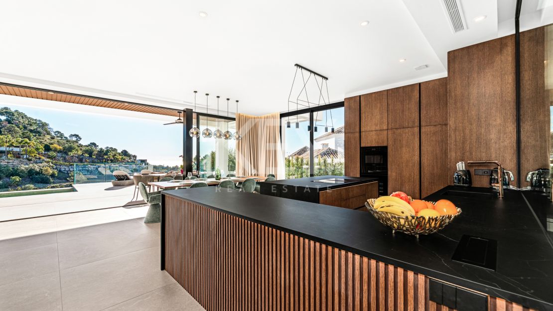 Ultra-modern villa with panoramic views in El Madroñal, Benahavís