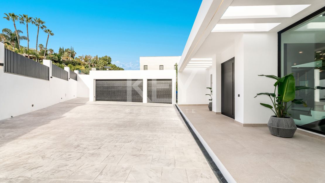 Ultra-modern villa with panoramic views in El Madroñal, Benahavís