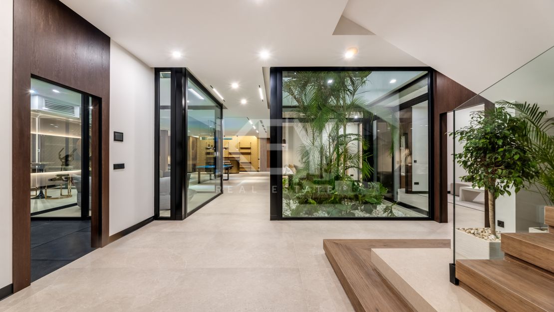 Ultra-modern villa with panoramic views in El Madroñal, Benahavís