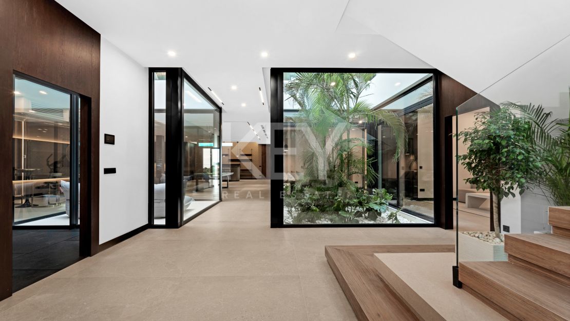 Ultra-modern villa with panoramic views in El Madroñal, Benahavís