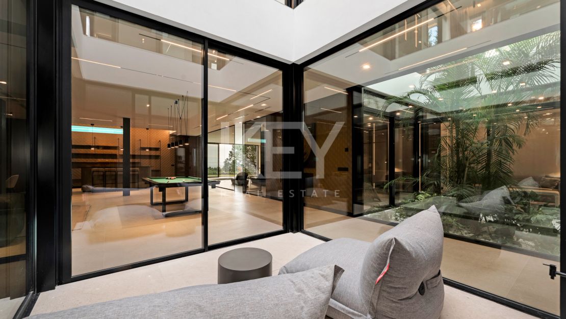 Ultra-modern villa with panoramic views in El Madroñal, Benahavís