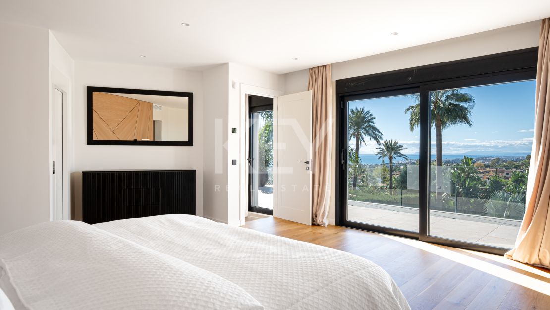 Luxurious south-facing villa with breathtaking sea views in Nagüeles, Marbella