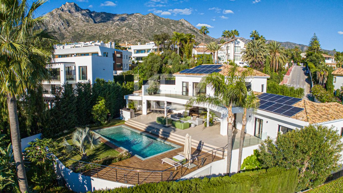Luxurious south-facing villa with breathtaking sea views in Nagüeles, Marbella