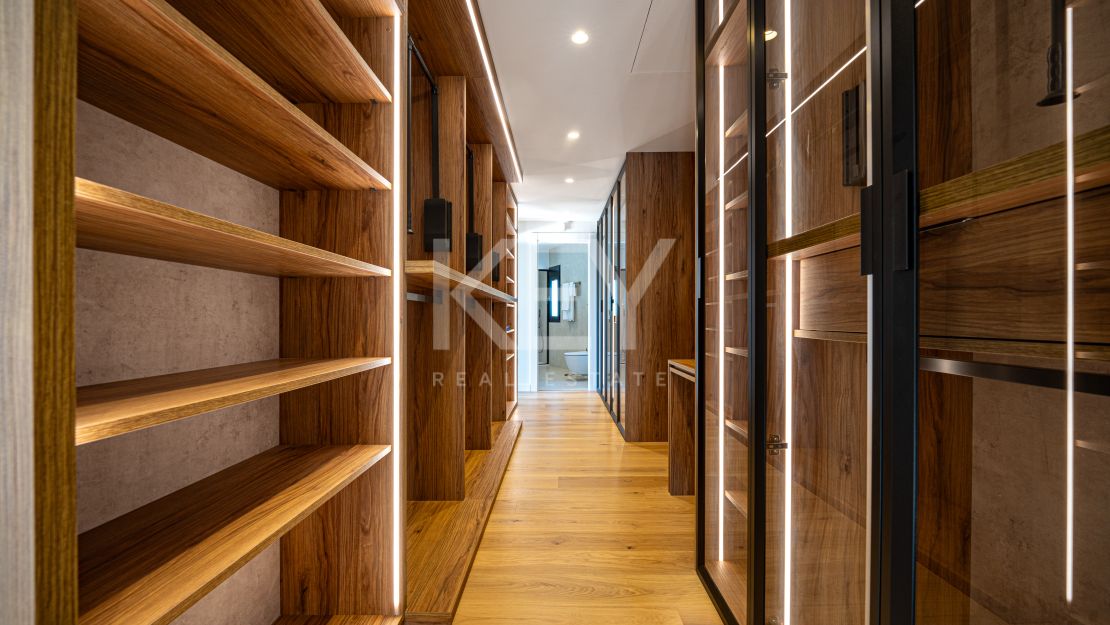 Luxurious south-facing villa with breathtaking sea views in Nagüeles, Marbella