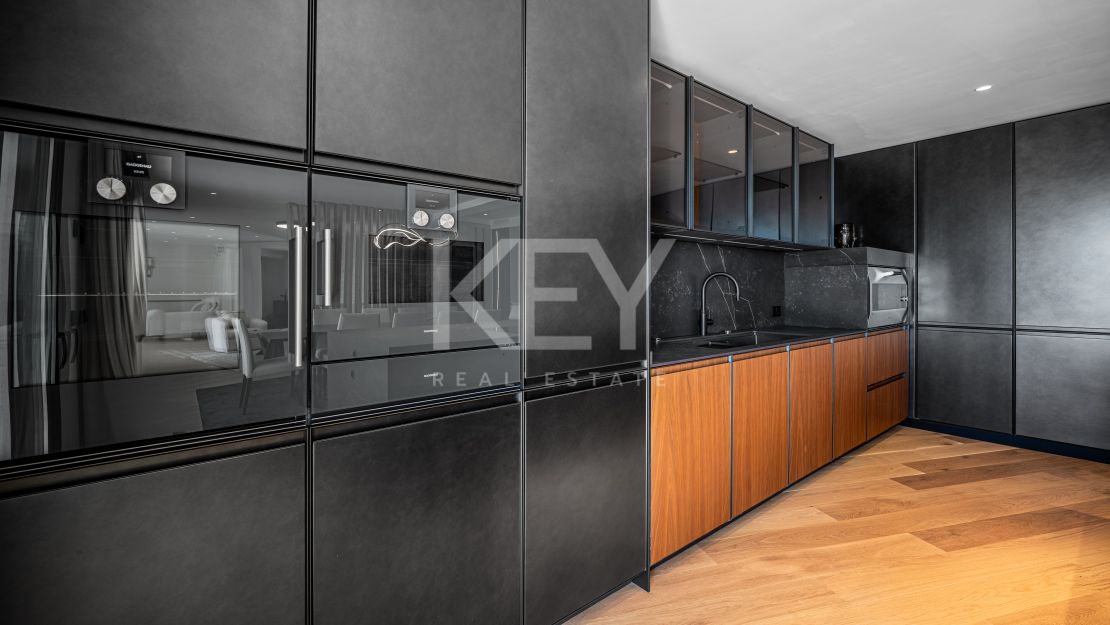 Luxurious south-facing villa with breathtaking sea views in Nagüeles, Marbella