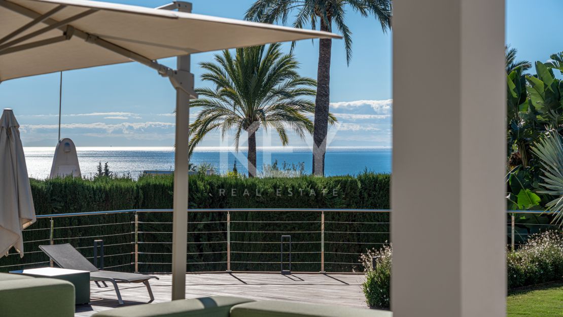 Luxurious south-facing villa with breathtaking sea views in Nagüeles, Marbella