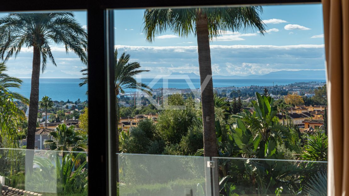 Luxurious south-facing villa with breathtaking sea views in Nagüeles, Marbella