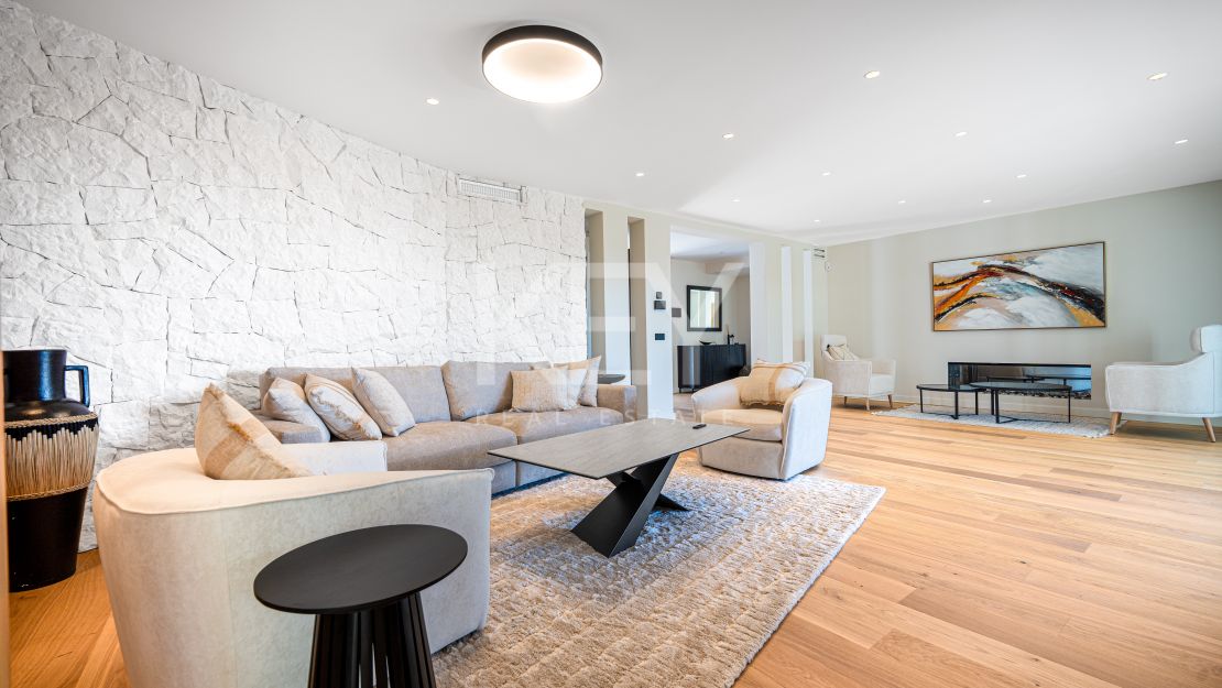 Luxurious south-facing villa with breathtaking sea views in Nagüeles, Marbella
