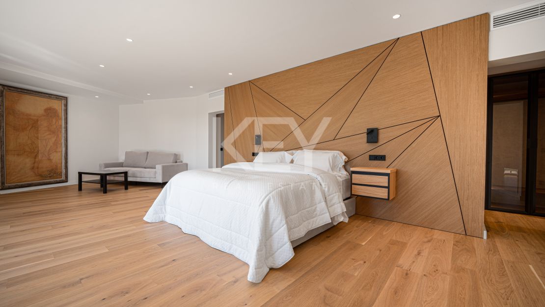 Luxurious south-facing villa with breathtaking sea views in Nagüeles, Marbella