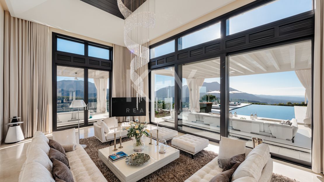 Архитектурный шедевр: вилла с панорамным видом в Ла Загалета, Бенахавис