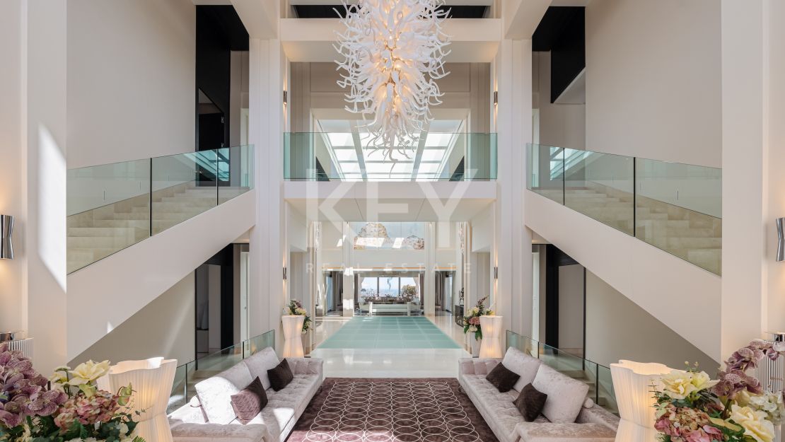 Архитектурный шедевр: вилла с панорамным видом в Ла Загалета, Бенахавис