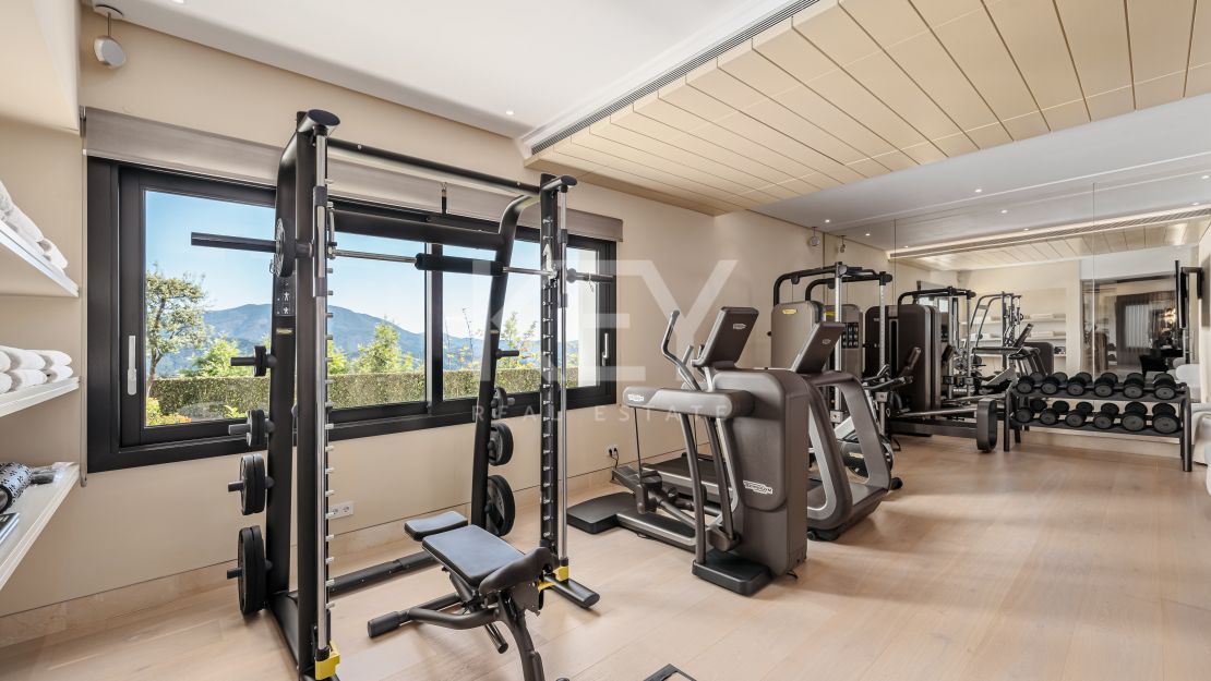 Архитектурный шедевр: вилла с панорамным видом в Ла Загалета, Бенахавис