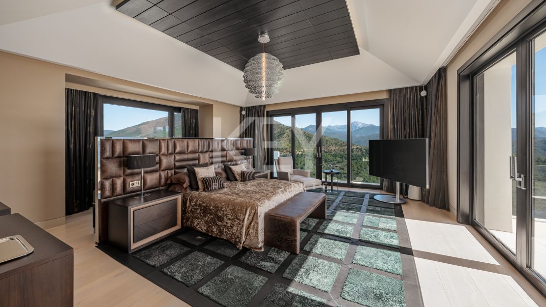 Архитектурный шедевр: вилла с панорамным видом в Ла Загалета, Бенахавис