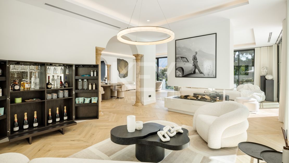 Фронтлайн-гольф вилла с архитектурной элегантностью в Эль Эррохо, Ла Кинта