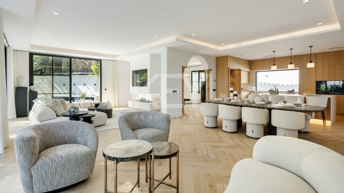 Фронтлайн-гольф вилла с архитектурной элегантностью в Эль Эррохо, Ла Кинта