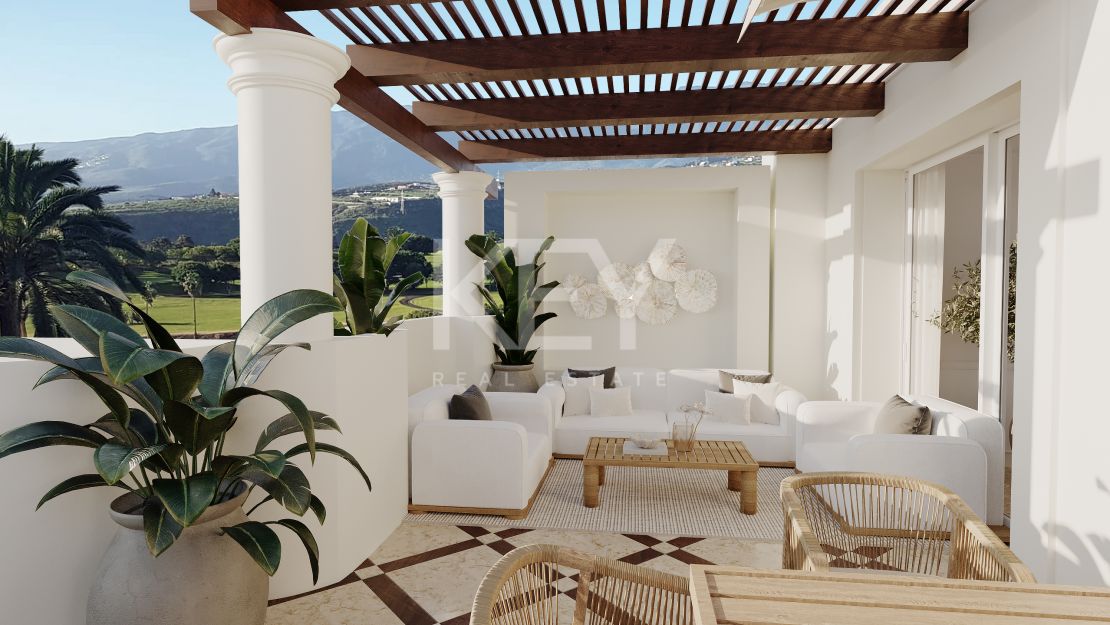 Ático dúplex renovado con vistas al golf y al mar en Las Alamandas, Nueva Andalucía