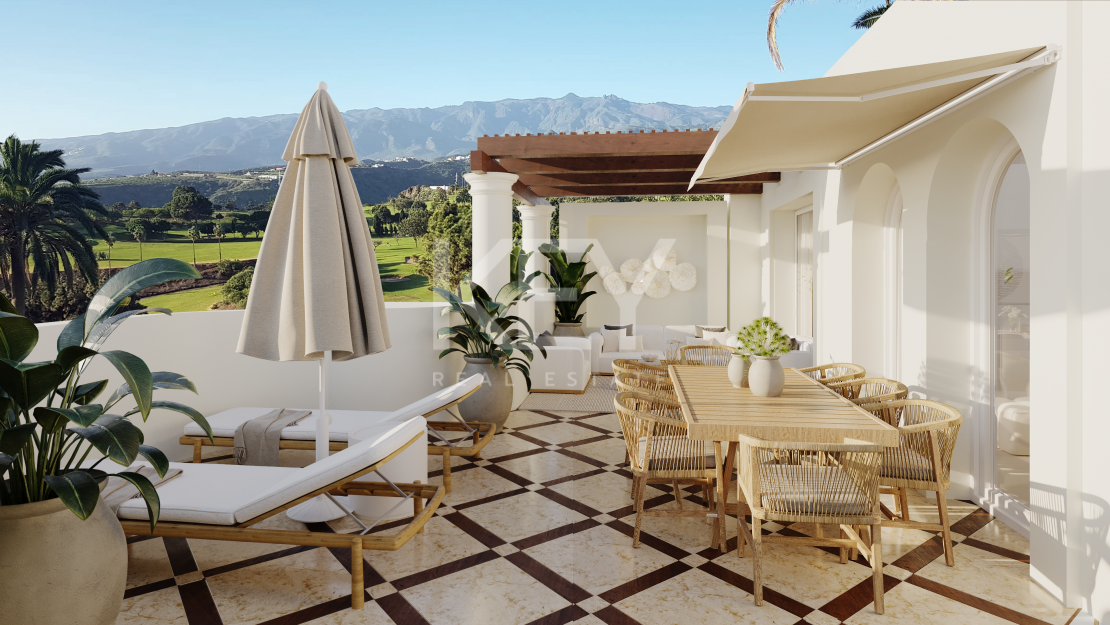 Ático dúplex renovado con vistas al golf y al mar en Las Alamandas, Nueva Andalucía