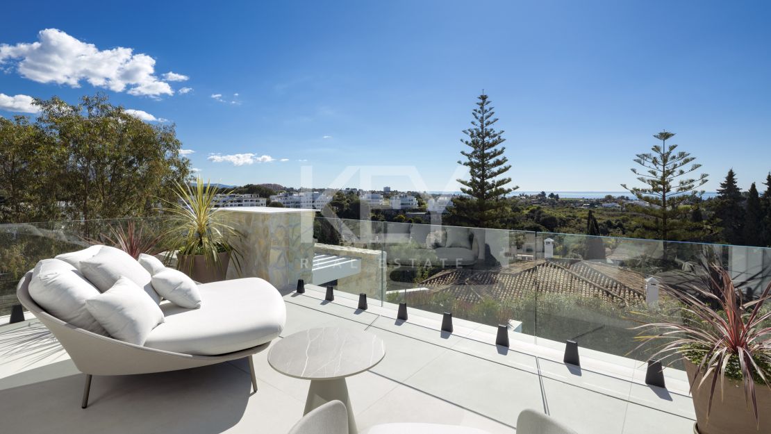 Moderna villa de cinco dormitorios con vistas al mar – nueva y eficiente energéticamente en La Quinta, Benahavís