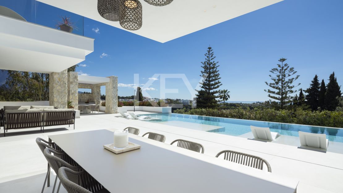 Moderna villa de cinco dormitorios con vistas al mar – nueva y eficiente energéticamente en La Quinta, Benahavís