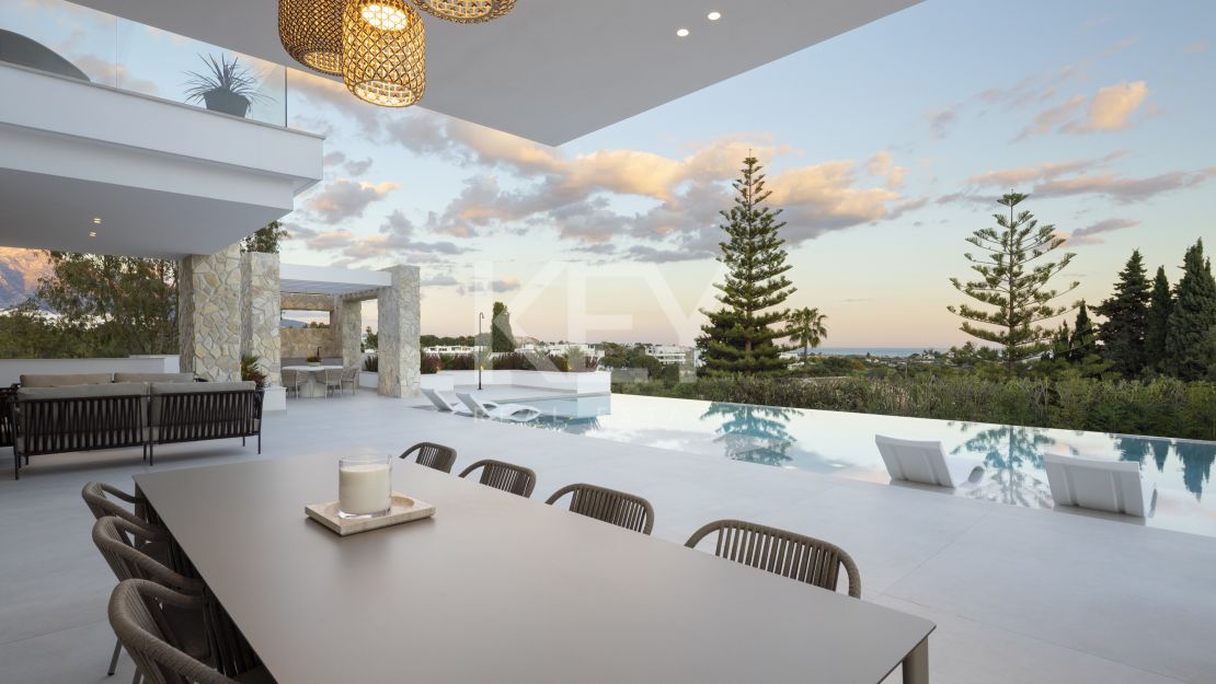 Moderna villa de cinco dormitorios con vistas al mar – nueva y eficiente energéticamente en La Quinta, Benahavís