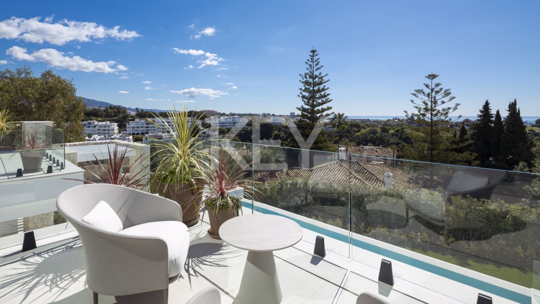 Moderna villa de cinco dormitorios con vistas al mar – nueva y eficiente energéticamente en La Quinta, Benahavís