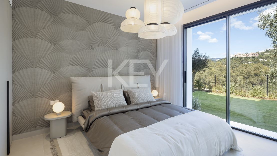 Moderna villa de cinco dormitorios con vistas al mar – nueva y eficiente energéticamente en La Quinta, Benahavís