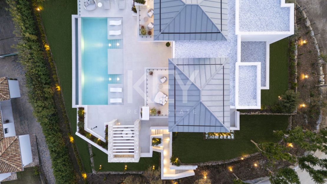 Moderna villa de cinco dormitorios con vistas al mar – nueva y eficiente energéticamente en La Quinta, Benahavís