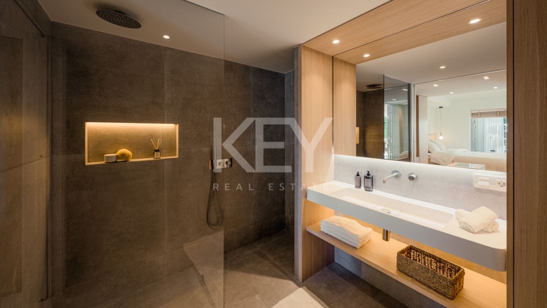 Стильная квартира на первом этаже с частным бассейном в Ла Серкилья, Нуэва Андалусия