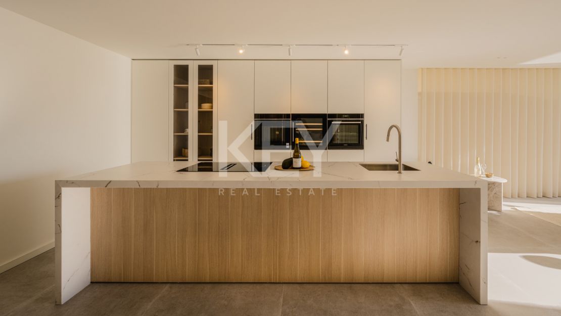 Стильная квартира на первом этаже с частным бассейном в Ла Серкилья, Нуэва Андалусия