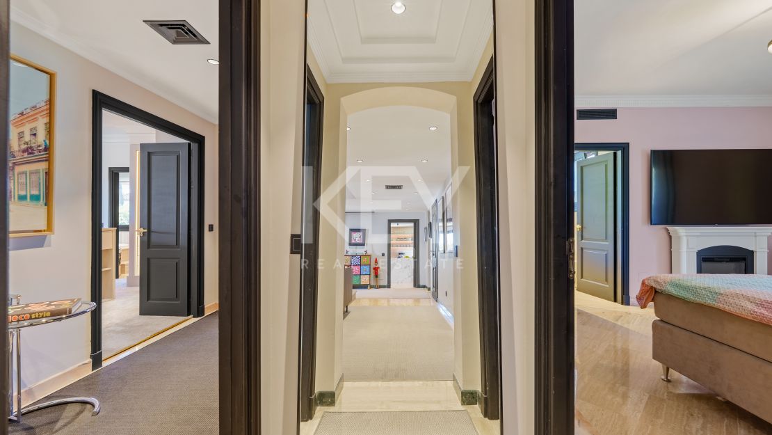 Великолепный двухуровневый пентхаус с панорамным видом в Monte Paraíso Country Club