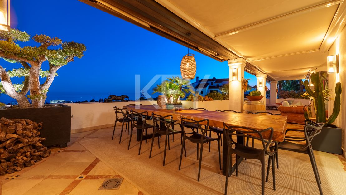 Великолепный двухуровневый пентхаус с панорамным видом в Monte Paraíso Country Club