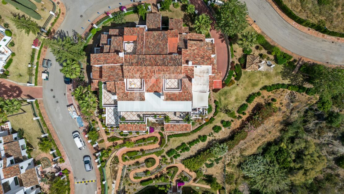 Великолепный двухуровневый пентхаус с панорамным видом в Monte Paraíso Country Club