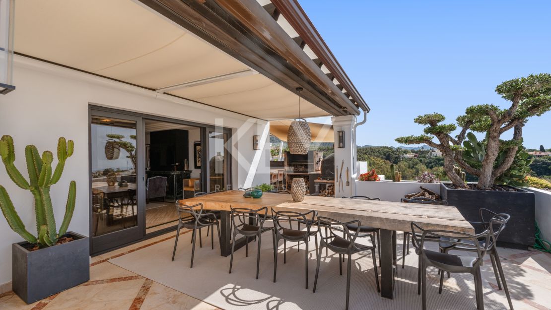 Великолепный двухуровневый пентхаус с панорамным видом в Monte Paraíso Country Club