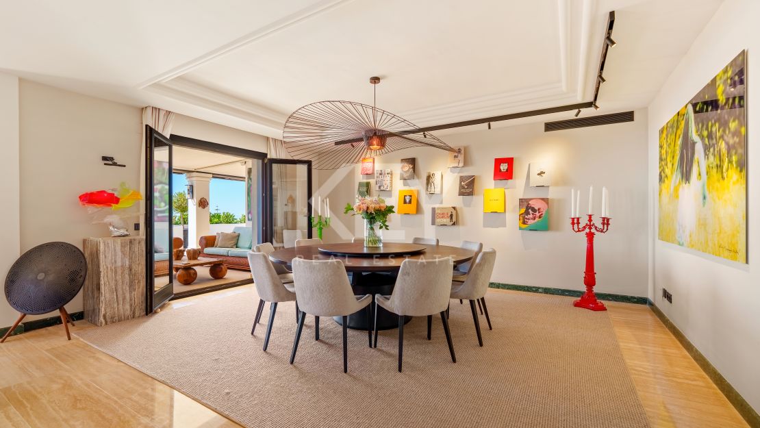 Великолепный двухуровневый пентхаус с панорамным видом в Monte Paraíso Country Club