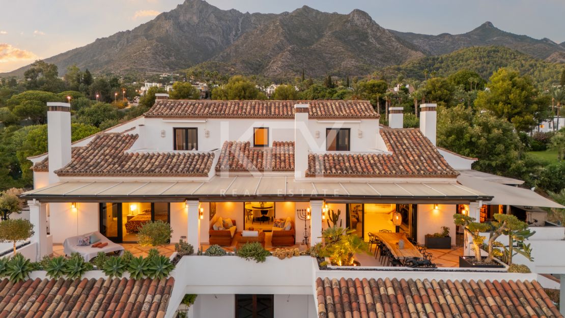 Великолепный двухуровневый пентхаус с панорамным видом в Monte Paraíso Country Club