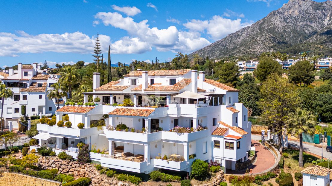 Великолепный двухуровневый пентхаус с панорамным видом в Monte Paraíso Country Club