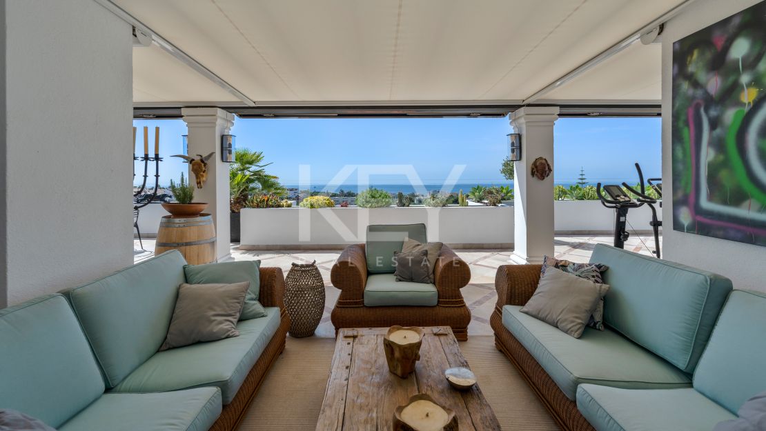 Великолепный двухуровневый пентхаус с панорамным видом в Monte Paraíso Country Club