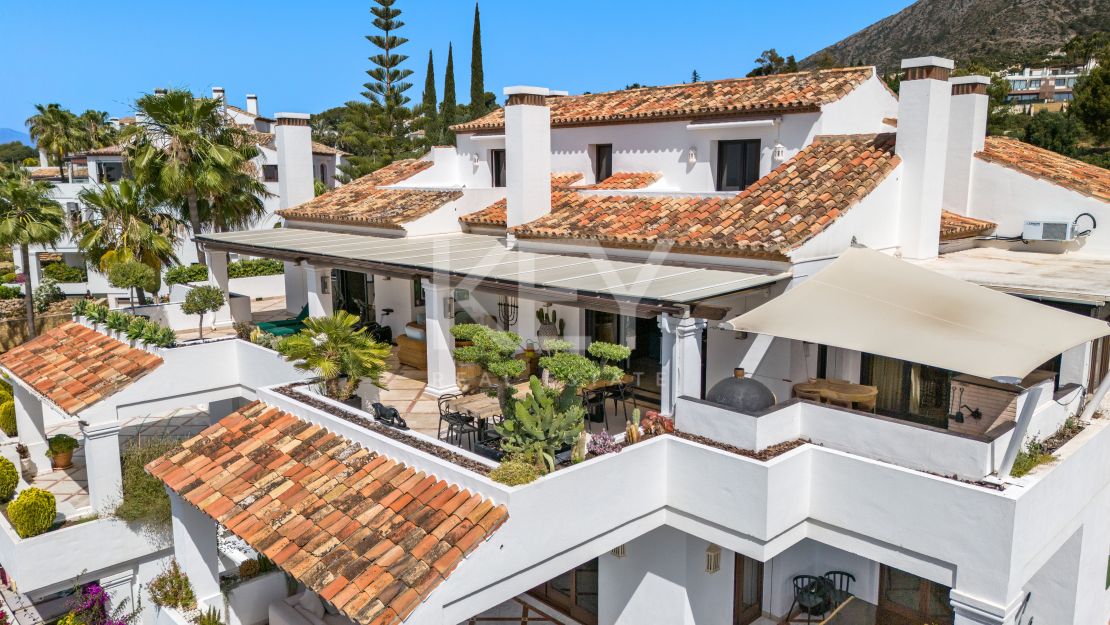 Великолепный двухуровневый пентхаус с панорамным видом в Monte Paraíso Country Club