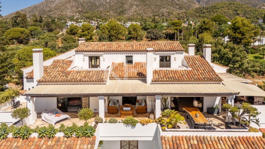 Великолепный двухуровневый пентхаус с панорамным видом в Monte Paraíso Country Club