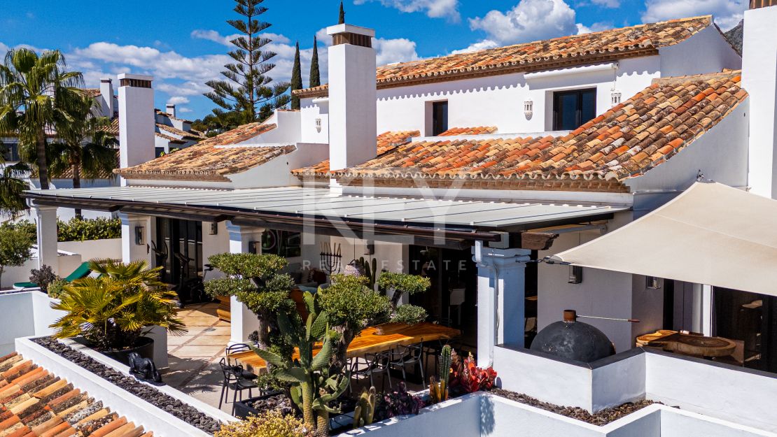 Великолепный двухуровневый пентхаус с панорамным видом в Monte Paraíso Country Club