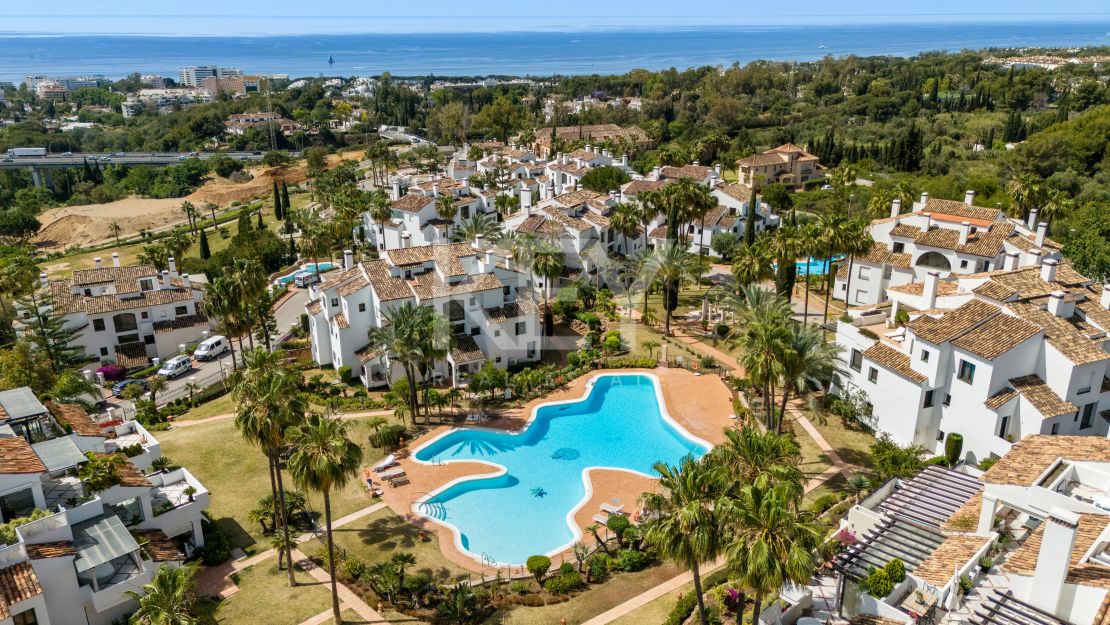 Великолепный двухуровневый пентхаус с панорамным видом в Monte Paraíso Country Club