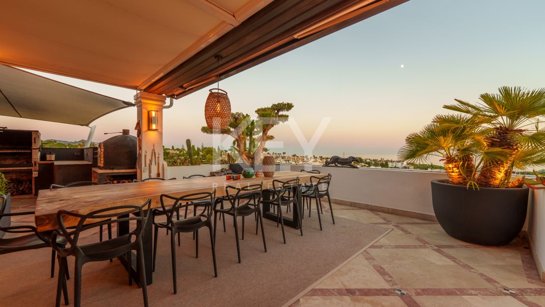 Великолепный двухуровневый пентхаус с панорамным видом в Monte Paraíso Country Club