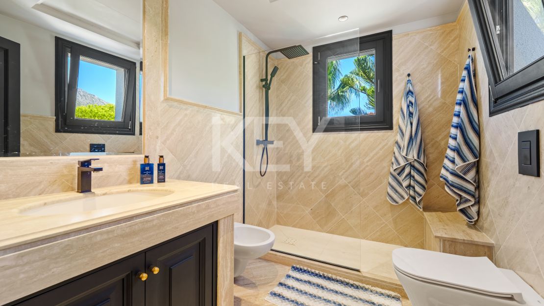 Великолепный двухуровневый пентхаус с панорамным видом в Monte Paraíso Country Club