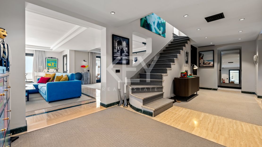 Великолепный двухуровневый пентхаус с панорамным видом в Monte Paraíso Country Club