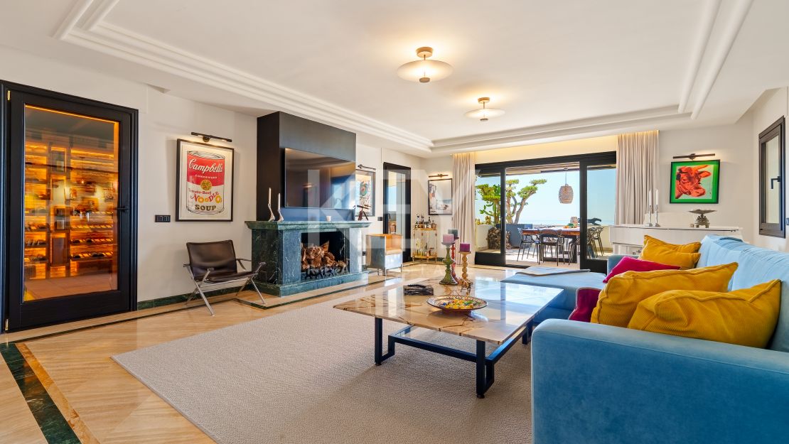 Великолепный двухуровневый пентхаус с панорамным видом в Monte Paraíso Country Club